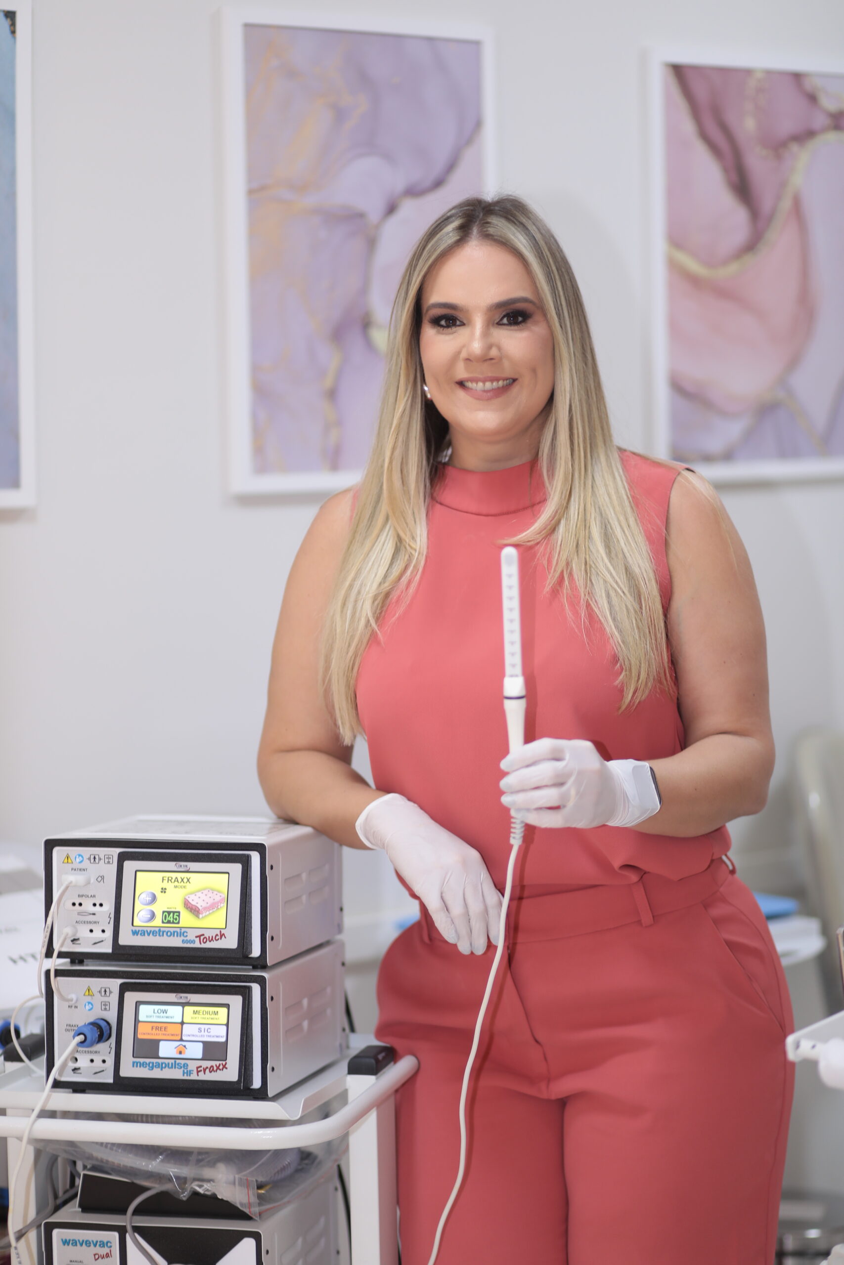 Aplicação de laser íntimo para saúde e conforto feminino